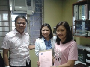 ICANSERVE volunteer Tina Gutierrez (right) presents a letter of appreciation to Capitol Medical Center Radiology Department Chairman Benigno R. Santi II, MD, FPCR (left) and Dr. Gina Macaraeg (center).